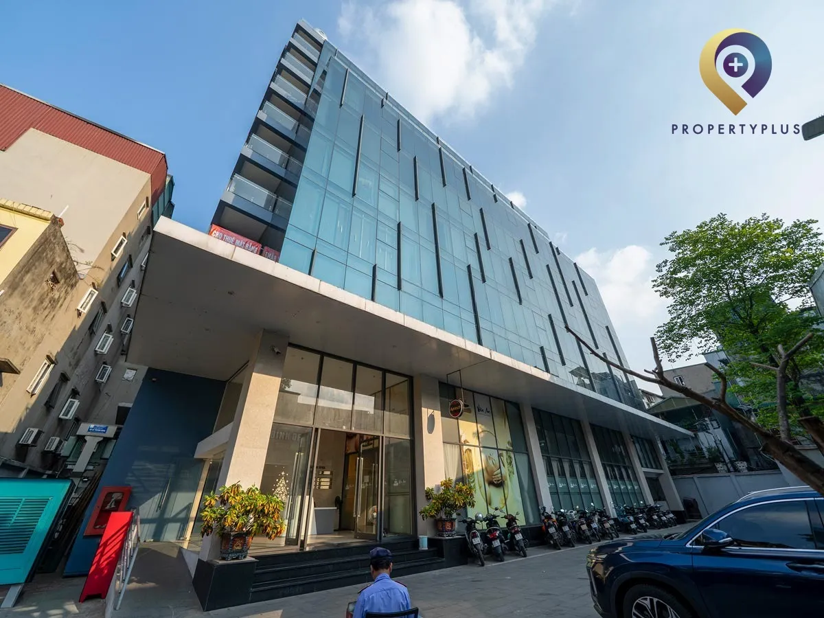 Tòa nhà ICT-Building nhìn từ góc rộng bên ngoài.